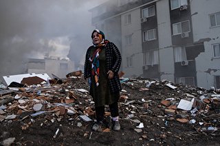 فیلمی دیده نشده از لحظات وحشتناک زمین‌لرزه اول ۷.۸ ریشتری ترکیه | حرکت عجیب زمین را ببینید!