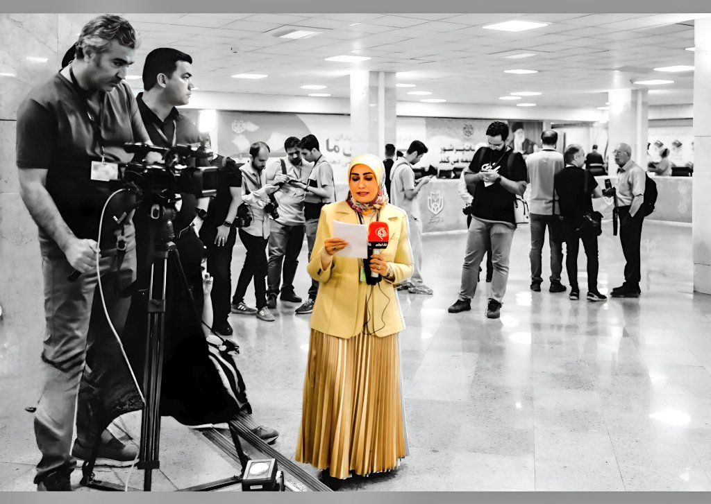 سوژه فضای مجازی؛ حجاب به شدت متفاوت خانم خبرنگار در وزارت کشور!