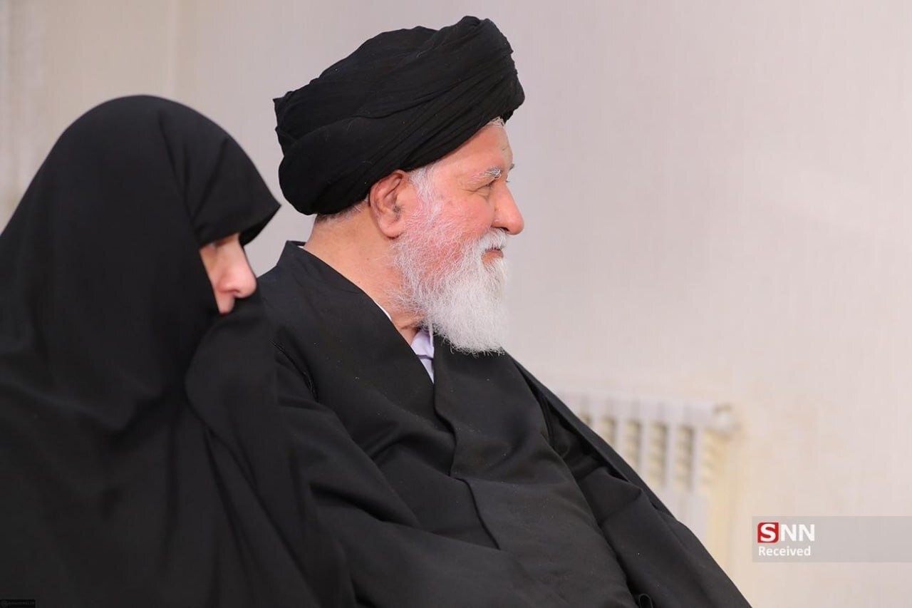تصاویری حضور رهبری در منزل ابراهیم رئیسی در تهران؛ گریه جمیله علم‌الهدی بلند شد